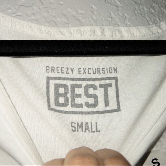 NIP Breezy Excursion x Best White We Don’t‎ Love Them Hoes Tank Top Size Small - Picture 3 of 4